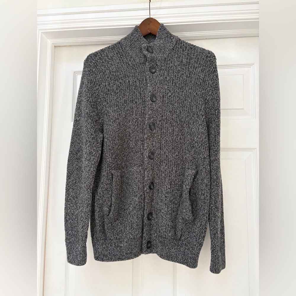 Denver Hayes dark charcoal grey button up mockneck knit sweater medium